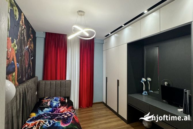 Shtepi ne shitje Apartament ne Tirane, 2+1, Mobilimi E mobiluar, Pagesa 198,000  Euro.