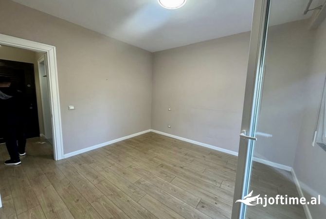 Shtepi me qera Apartament ne Tirane, 1+1, Mobilimi Pjeserisht e mobiluar, Pagesa 350  Euro.