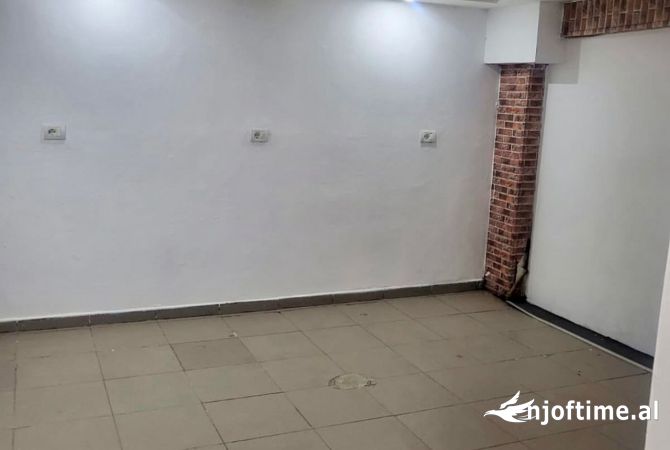 Ambient biznesi me qera 1+1 ne Tirane - 45,000 Leke