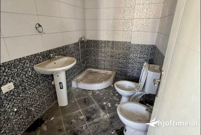 Shtepi me qera Apartament ne Tirane, 1+1, Mobilimi Pjeserisht e mobiluar, Pagesa 350  Euro.