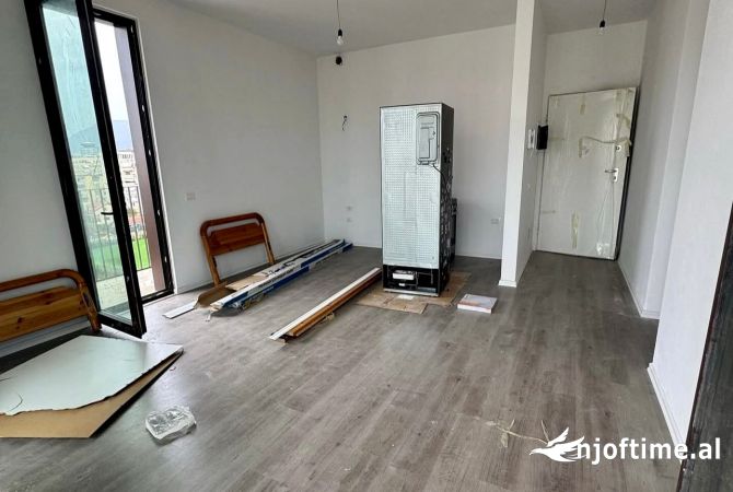 Ambient biznesi me qera 3+1 ne Tirane - 1,000 Euro
