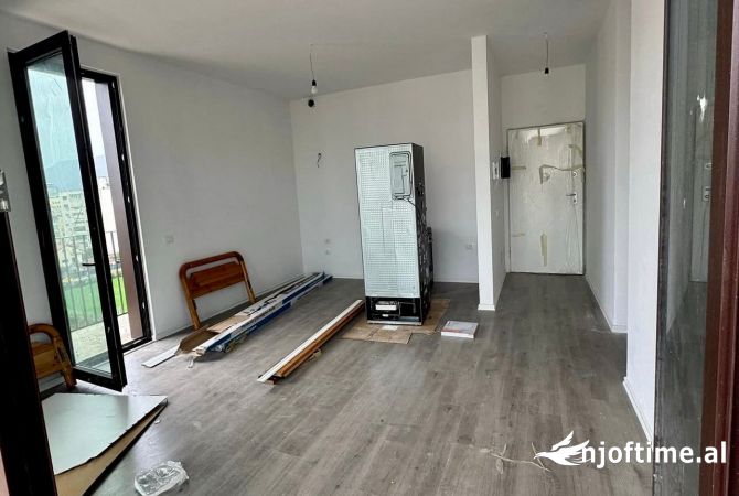 Ambient biznesi me qera 3+1 ne Tirane - 1,000 Euro