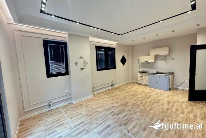 Ambient biznesi me qera 3+1 ne Tirane - 1,200 Euro