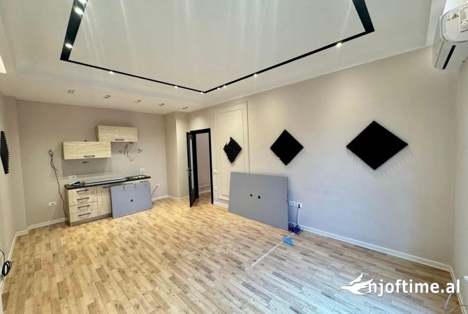 Ambient biznesi me qera 3+1 ne Tirane - 1,200 Euro
