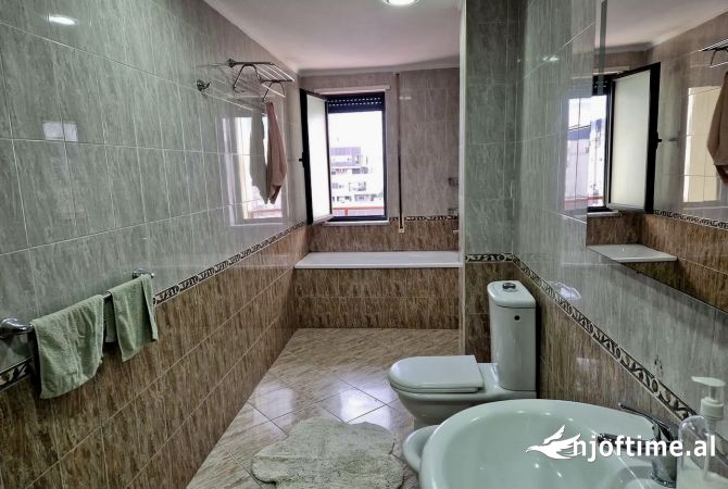📣 QERA Apartament 3+1 Me 2 Tualete 📍 Sheshi Wilson 🛣️ Rruga "Perlat Rexhepi" ✨ 