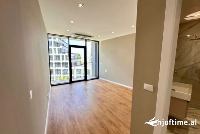 Ambient biznesi me qera 3+1 ne Tirane - 1,300 Euro