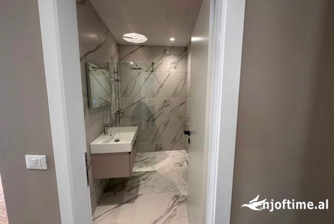 Ambient biznesi me qera 3+1 ne Tirane - 1,300 Euro