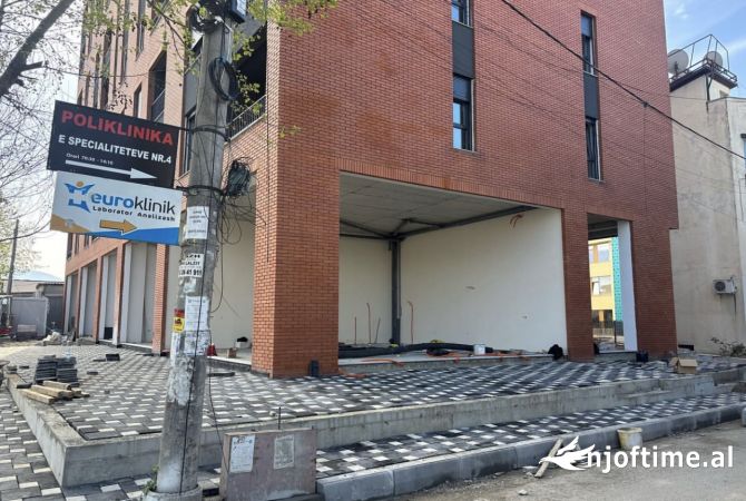 Ambiente Commerciale in Vendita 1+1 a Tirana - 220,000 Euro