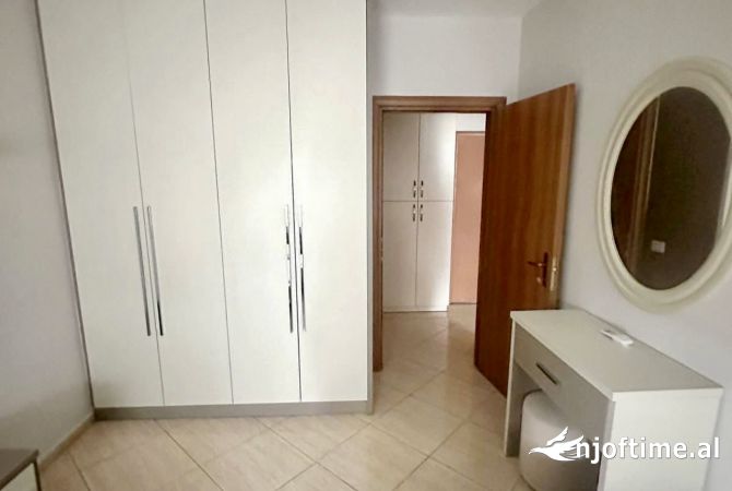 Shtepi me qera Apartament ne Tirane, 2+1, Mobilimi E mobiluar, Pagesa 45,000  Leke.