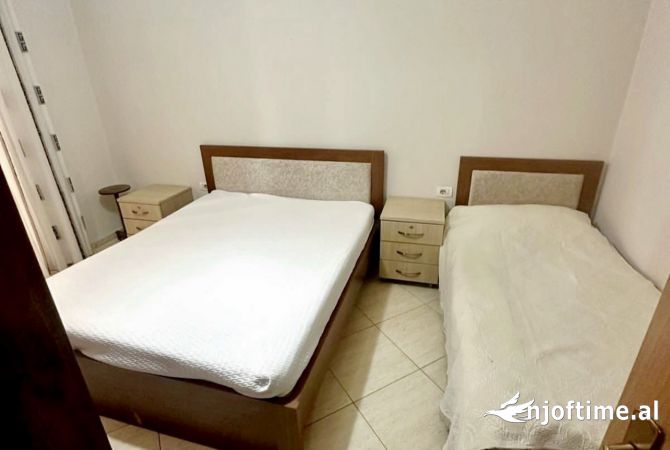 Shtepi me qera Apartament ne Tirane, 2+1, Mobilimi E mobiluar, Pagesa 45,000  Leke.
