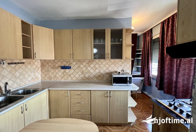 Shtepi me qera Apartament ne Tirane, 1+1, Mobilimi E mobiluar, Pagesa 400  Euro.