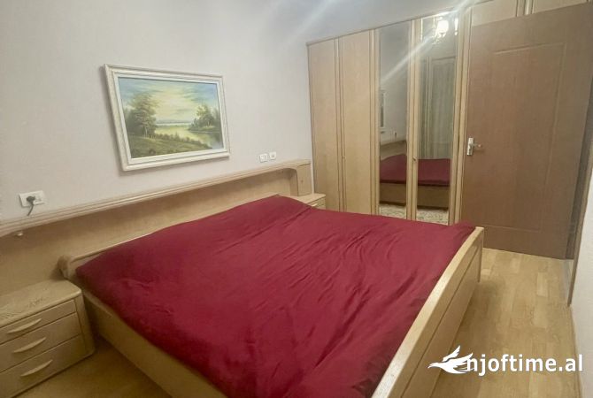 Shtepi me qera Apartament ne Tirane, 2+1, Mobilimi E mobiluar, Pagesa 450  Euro.