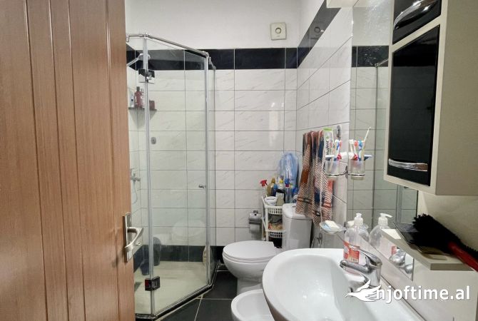 Shtepi me qera Apartament ne Tirane, 2+1, Mobilimi E mobiluar, Pagesa 450  Euro.