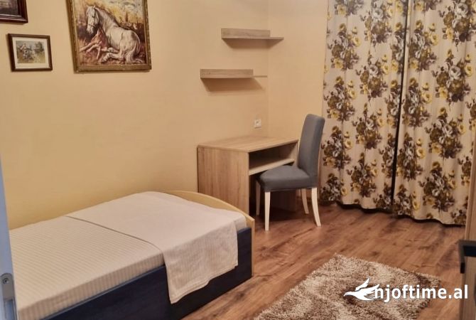 Shtepi me qera Apartament ne Tirane, 2+1, Mobilimi E mobiluar, Pagesa 600  Euro.