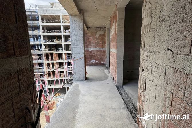 Shtepi ne shitje Apartament ne Tirane, 2+1, Mobilimi Bosh, pa mobiluar, Pagesa 188,000  Euro.