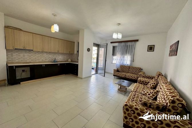 Shtepi me qera 2+1 ne Tirane - 400 Euro
