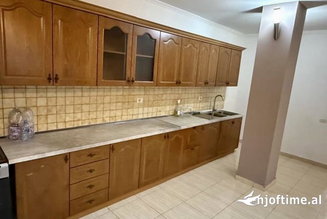 Shtepi me qera Apartament ne Tirane, 2+1, Mobilimi E mobiluar, Pagesa 50,000  Leke.