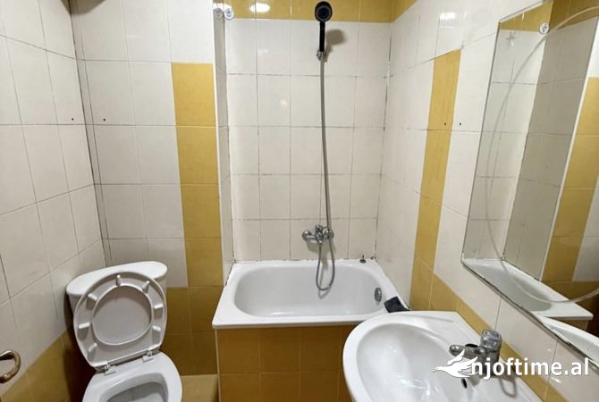 Shtepi me qera Apartament ne Tirane, 2+1, Mobilimi E mobiluar, Pagesa 50,000  Leke.
