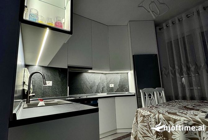 Shtepi me qera Apartament ne Tirane, 1+1, Mobilimi E mobiluar, Pagesa 650  Euro.