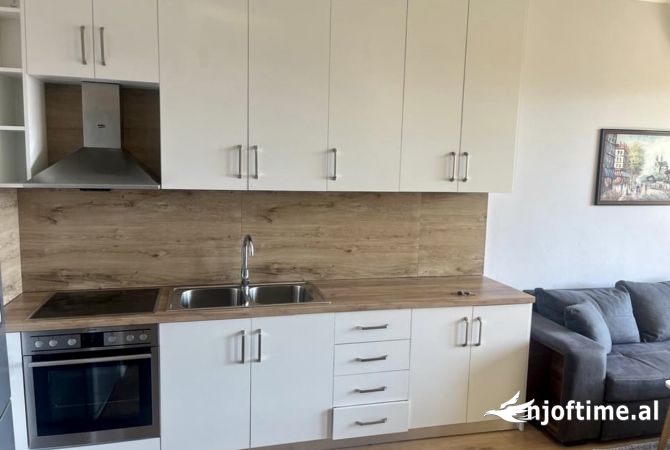 Shtepi me qera Apartament ne Tirane, 2+1, Mobilimi E mobiluar, Pagesa 50,000  Leke.