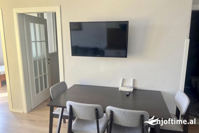 Shtepi me qera Apartament ne Tirane, 2+1, Mobilimi E mobiluar, Pagesa 50,000  Leke.