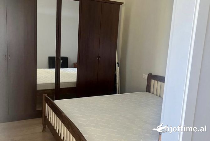 Shtepi me qera Apartament ne Tirane, 2+1, Mobilimi E mobiluar, Pagesa 50,000  Leke.