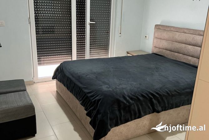 Shtepi me qera Apartament ne Tirane, 2+1, Mobilimi E mobiluar, Pagesa 500  Euro.