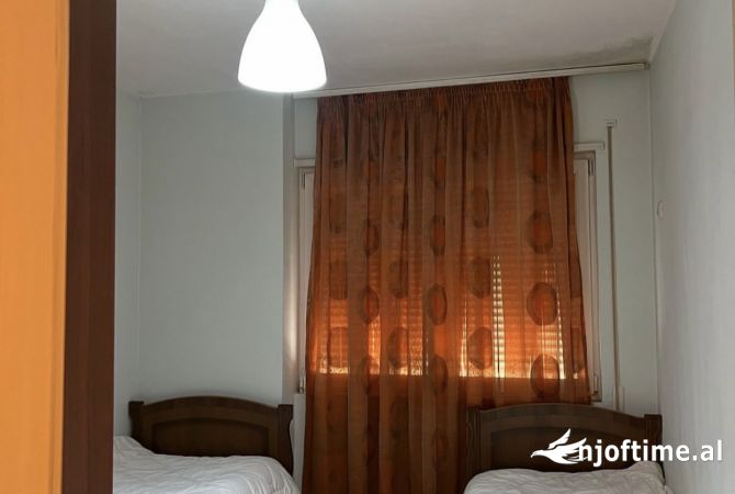 Shtepi me qera Apartament ne Tirane, 2+1, Mobilimi E mobiluar, Pagesa 500  Euro.