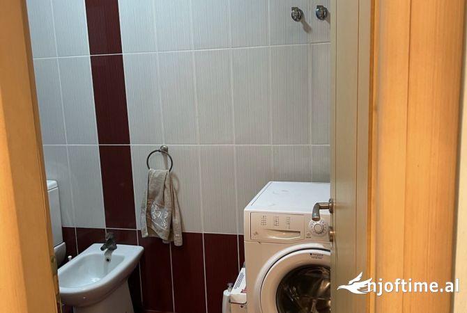 Shtepi me qera Apartament ne Tirane, 2+1, Mobilimi E mobiluar, Pagesa 500  Euro.