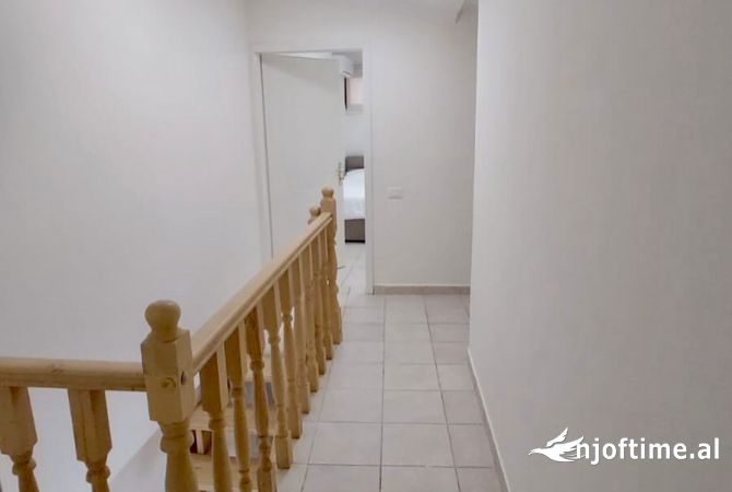 Shtepi me qera Apartament ne Tirane, 2+1, Mobilimi E mobiluar, Pagesa 65,000  Leke.