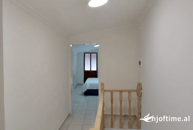 Shtepi me qera Apartament ne Tirane, 2+1, Mobilimi E mobiluar, Pagesa 65,000  Leke.
