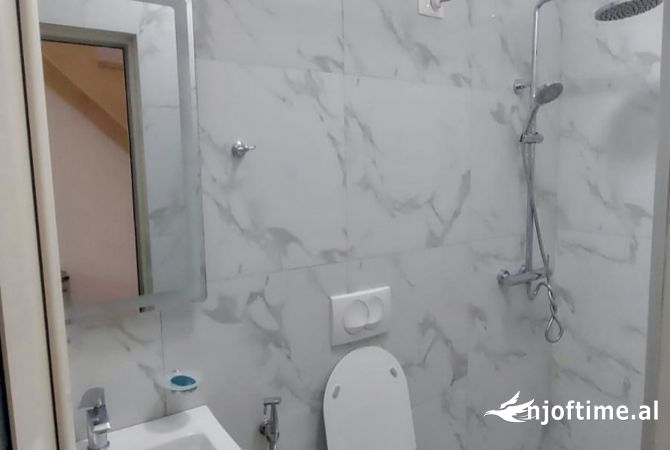 Shtepi me qera Apartament ne Tirane, 2+1, Mobilimi E mobiluar, Pagesa 65,000  Leke.