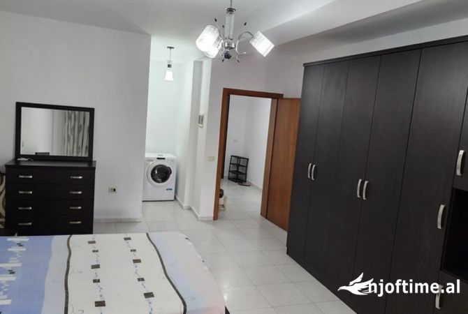 Shtepi me qera Apartament ne Tirane, 2+1, Mobilimi E mobiluar, Pagesa 42,000  Leke.
