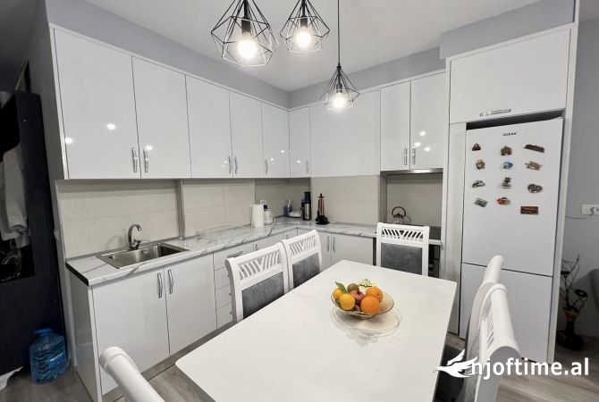 Shtepi me qera Apartament ne Tirane, 1+1, Mobilimi E mobiluar, Pagesa 500  Euro.