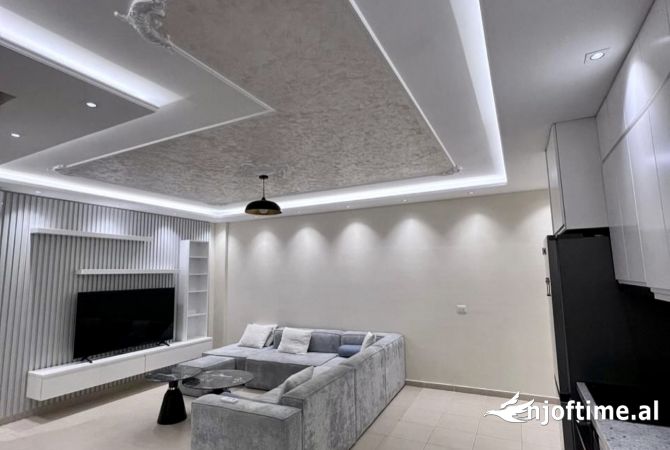 Shtepi me qera Apartament ne Tirane, 2+1, Mobilimi E mobiluar, Pagesa 700  Euro.