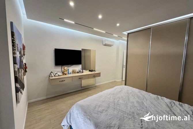 Shtepi ne shitje Apartament ne Tirane, 2+1, Mobilimi E mobiluar, Pagesa 240,000  Euro.