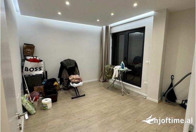 Shtepi ne shitje Apartament ne Tirane, 2+1, Mobilimi E mobiluar, Pagesa 240,000  Euro.
