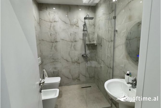 Shtepi ne shitje Apartament ne Tirane, 2+1, Mobilimi E mobiluar, Pagesa 240,000  Euro.