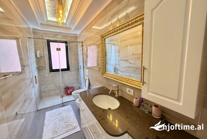 Shtepi ne shitje Apartament ne Tirane, 2+1, Mobilimi E mobiluar, Pagesa 250,000  Euro.