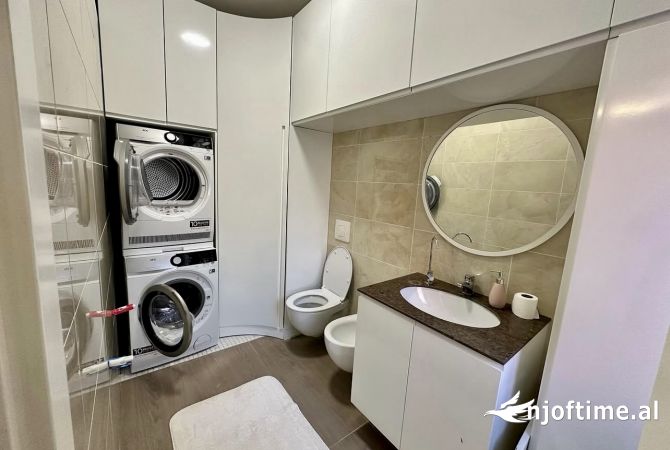 Shtepi ne shitje Apartament ne Tirane, 2+1, Mobilimi E mobiluar, Pagesa 250,000  Euro.