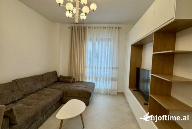 Shtepi me qera 2+1 ne Tirane - 650 Euro