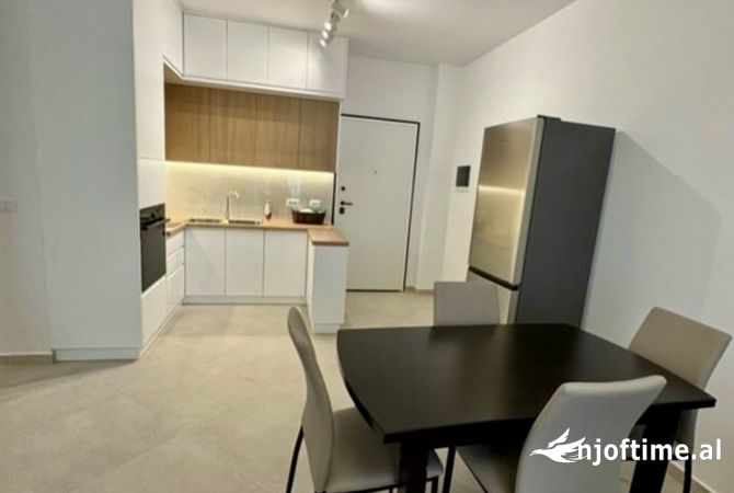 Shtepi me qera Apartament ne Tirane, 2+1, Mobilimi E mobiluar, Pagesa 650  Euro.