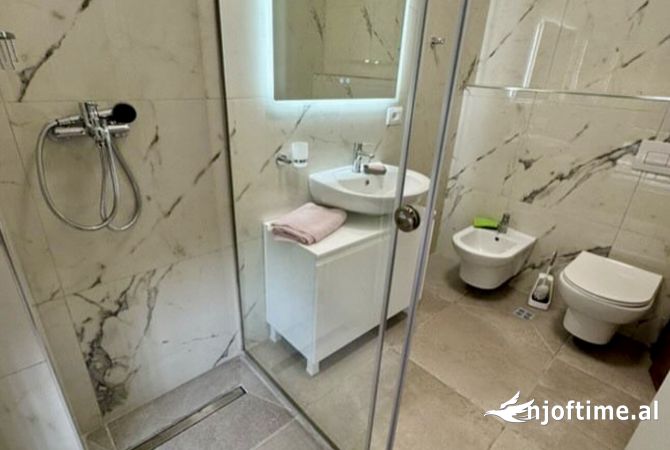 Shtepi me qera Apartament ne Tirane, 2+1, Mobilimi E mobiluar, Pagesa 650  Euro.