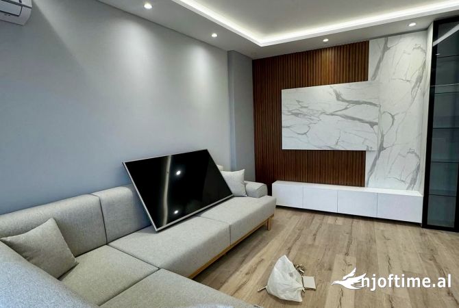 Shtepi me qera 2+1 ne Tirane - 900 Euro