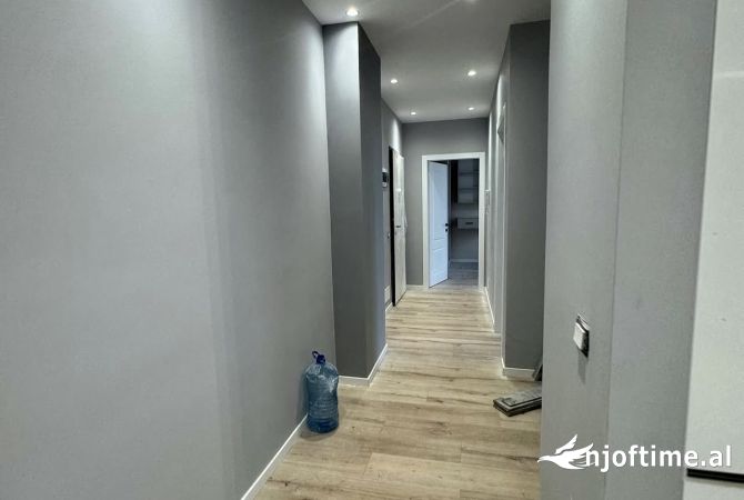 Shtepi me qera Apartament ne Tirane, 2+1, Mobilimi E mobiluar, Pagesa 900  Euro.