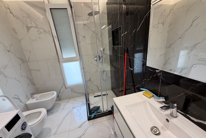 Shtepi me qera Apartament ne Tirane, 2+1, Mobilimi E mobiluar, Pagesa 700  Euro.