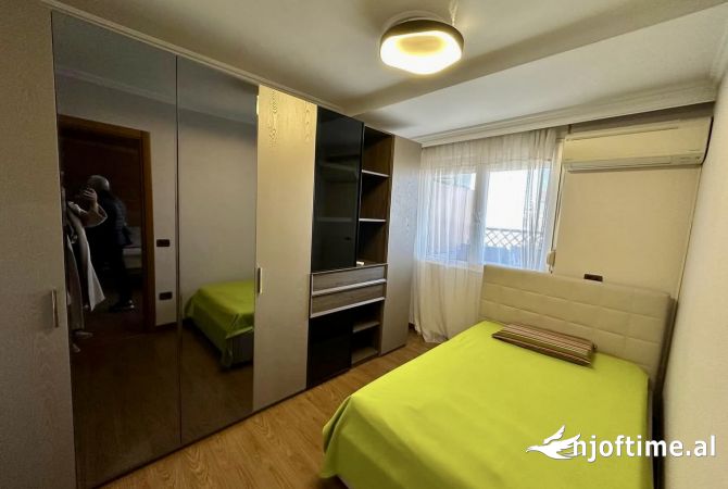 Shtepi ne shitje Apartament ne Tirane, 3+1, Mobilimi E mobiluar, Pagesa 330,000  Euro.