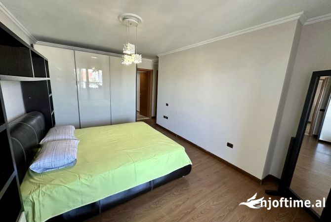 Shtepi ne shitje Apartament ne Tirane, 3+1, Mobilimi E mobiluar, Pagesa 330,000  Euro.