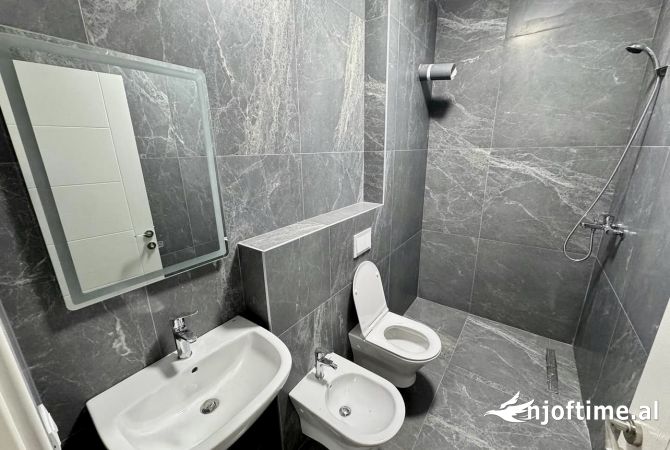 Shtepi me qera Apartament ne Tirane, 2+1, Mobilimi E mobiluar, Pagesa 650  Euro.