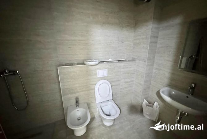 Shtepi me qera Apartament ne Tirane, 2+1, Mobilimi E mobiluar, Pagesa 650  Euro.